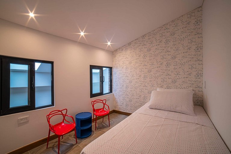 E303 • Ático de 3 dormitorios • Terraza, aire acondicionado