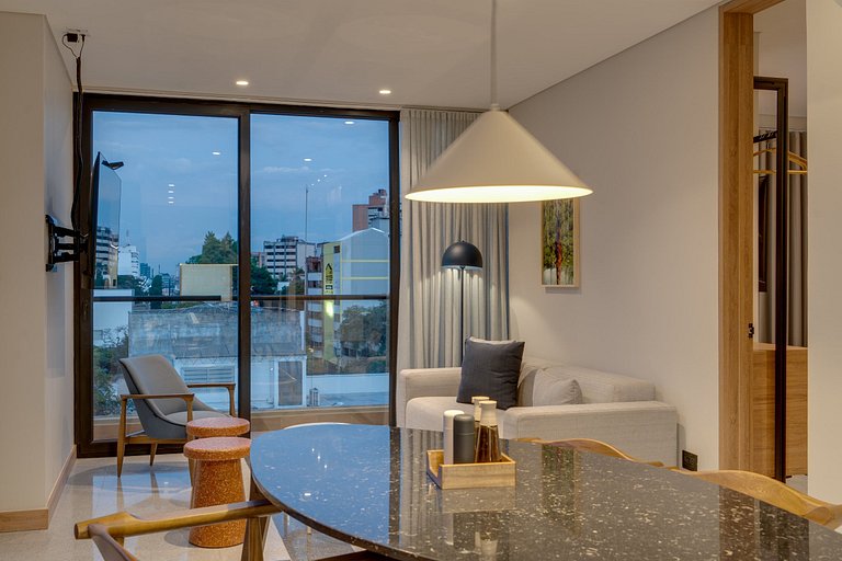 Deluxe de 3 camas • Terraza con jacuzzi • A+ Granada | 404