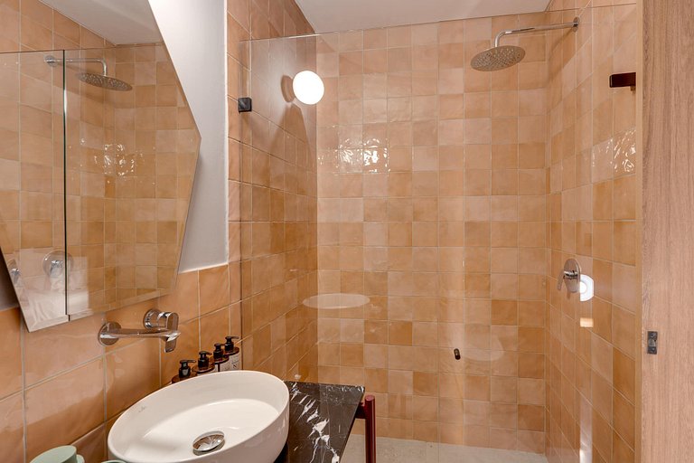 Deluxe de 3 camas • Terraza con jacuzzi • A+ Granada | 404