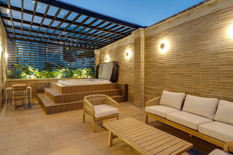 Deluxe de 3 camas • Terraza con jacuzzi • A+ Granada | 404