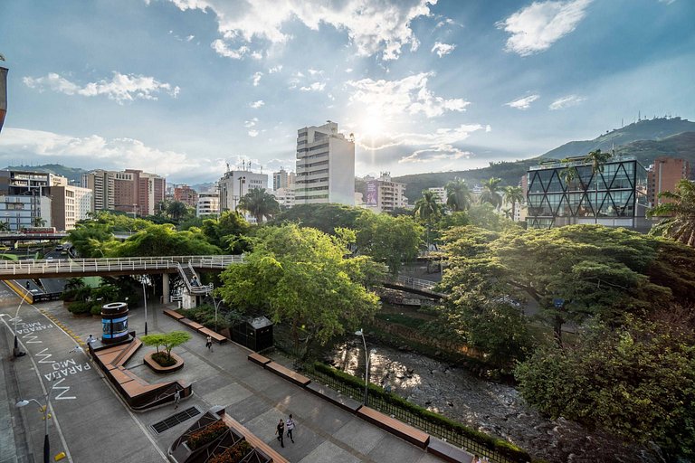 M301 • Estudio • Balcón con vistas al río • Cerca de la vida