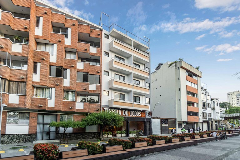 M301 • Estudio • Balcón con vistas al río • Cerca de la vida