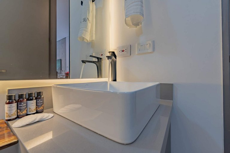 RM505 | Estudio moderno | Piscina, gimnasio y wifi rápida |
