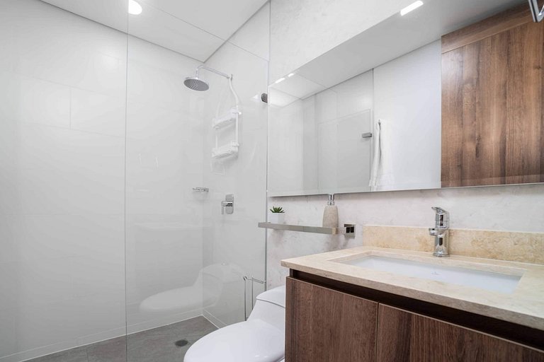 H604 • Balcón y hermosas vistas • Piscina y aparcamiento