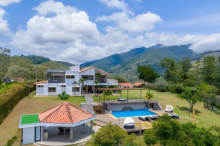 FincaSanAntonio · Dream Escape Lago Calima: Pool, Jacuzzi, C