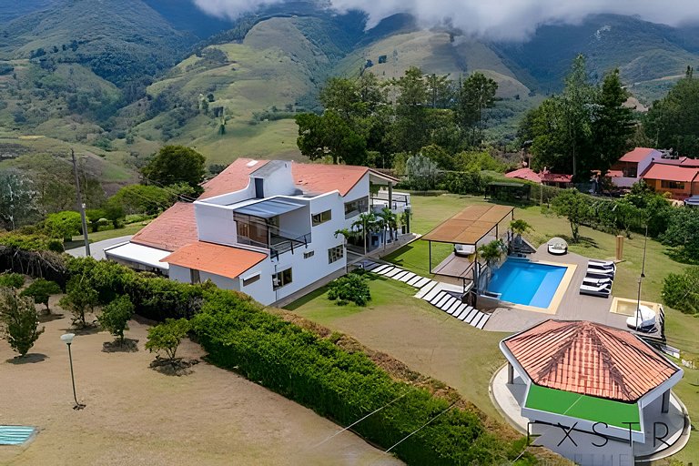 FincaSanAntonio · Dream Escape Lago Calima: Pool, Jacuzzi, C